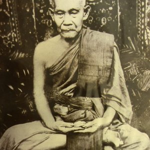  หลวงปู่ไข่ วัดเชิงเลน